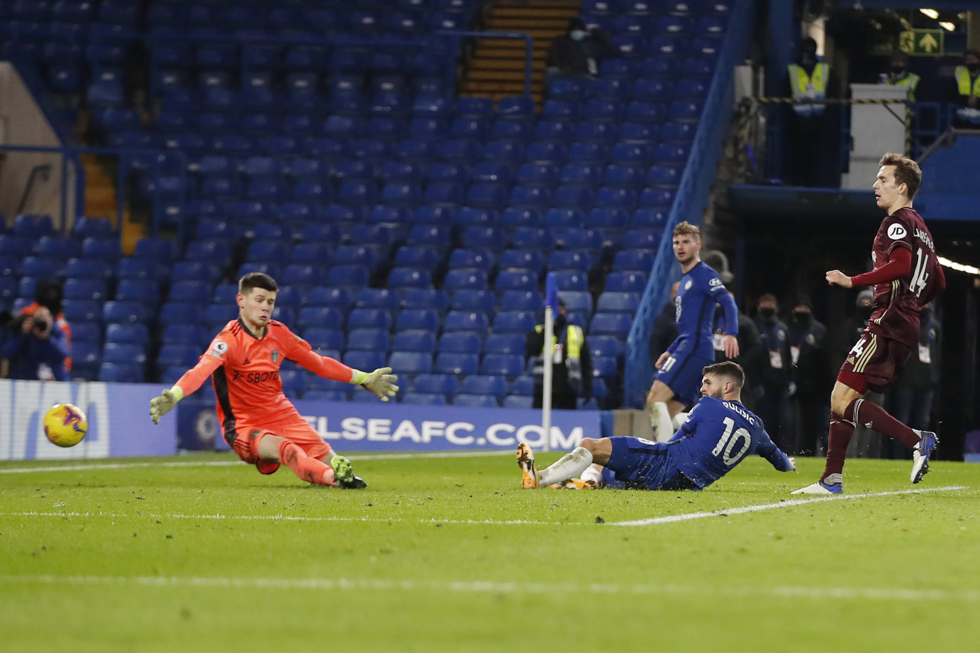 现出非凡的 现出非凡的